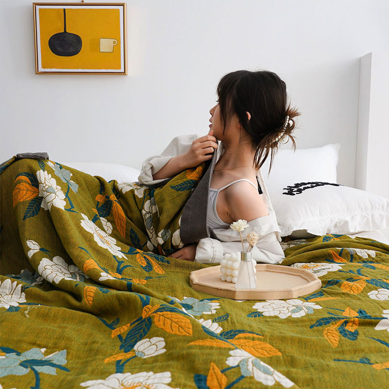 Olive Flower Printed Cotton Quilt - Double-Sided Boho Design for Bedroom Decor, Soft