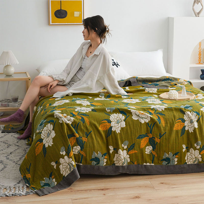 Olive Flower Printed Cotton Quilt - Double-Sided Boho Design for Bedroom Decor, Soft