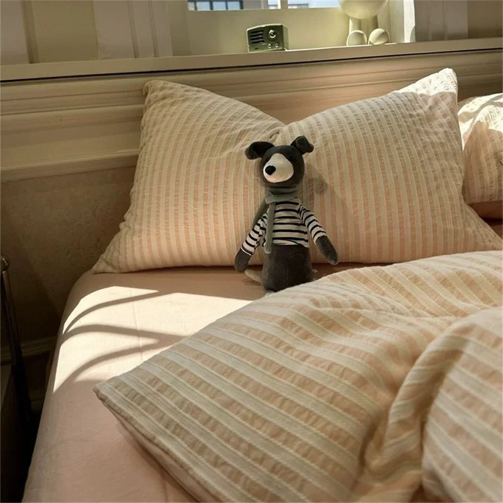 Minimalistic Striped Bed Set