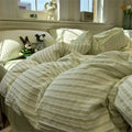 Minimalistic Striped Bed Set
